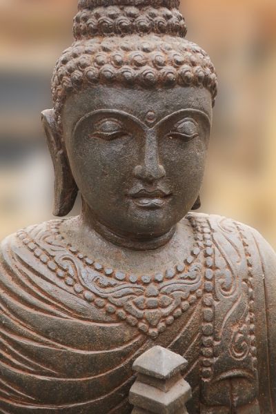 Sitzender Buddha, Meditationshaltung, h 100 cm, rostfarbenes Finish