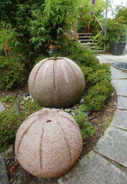 Quellstein Orange grauer oder rosa Granit 80 cm